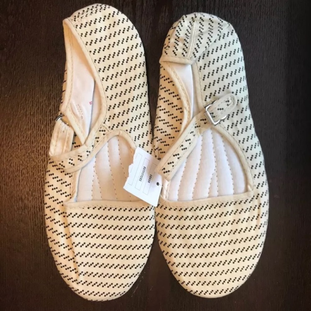 Urban Outfitters Women’s Canvas Mary Janes sz 9